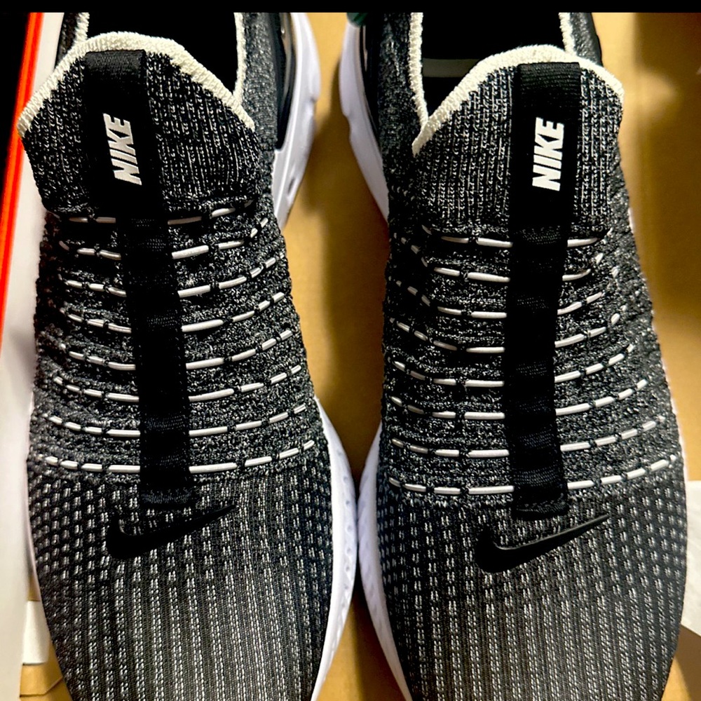 New Mens size 10 Nike react phantom running shoe in box